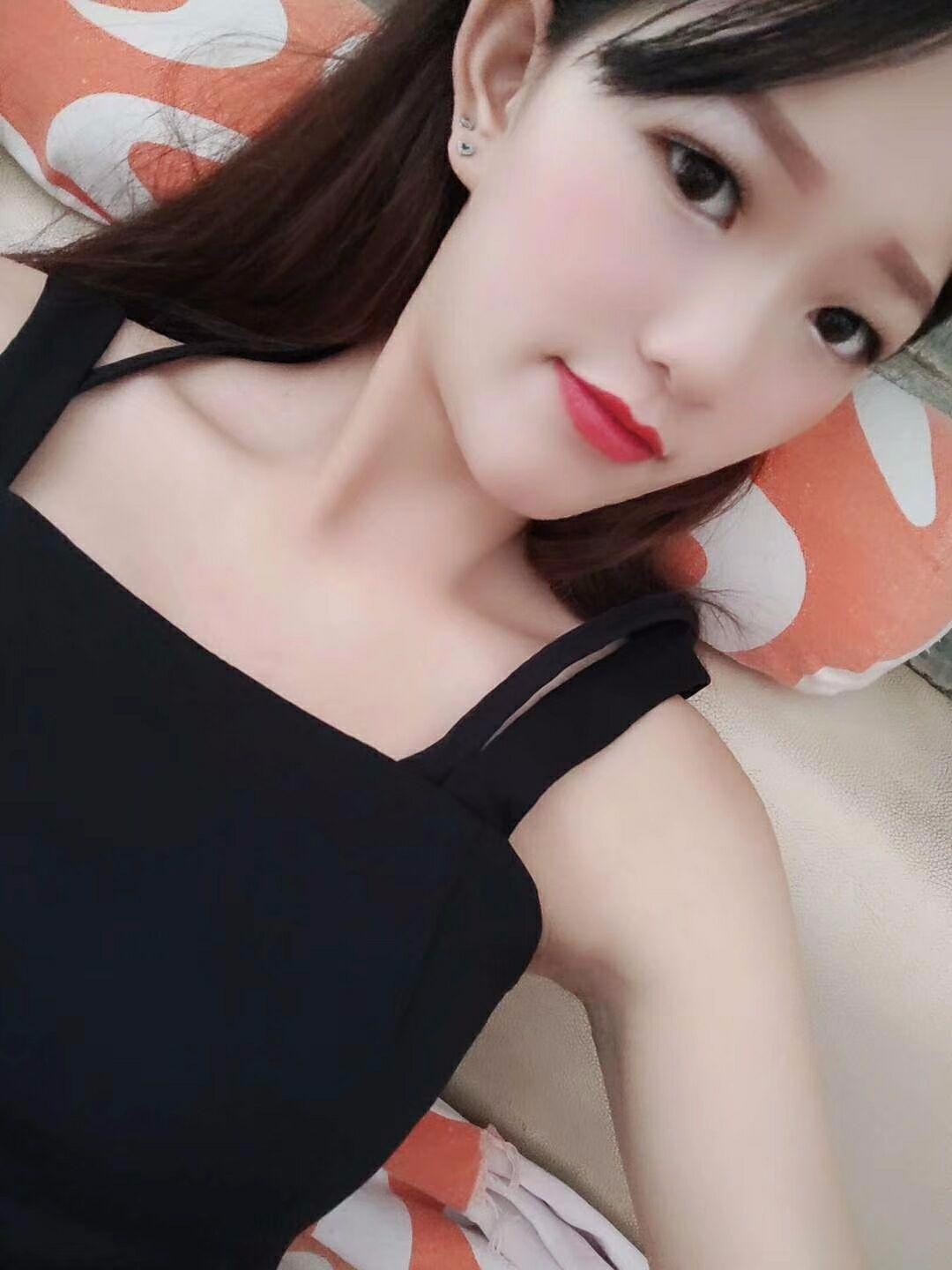 珠海拱北口岸有五个18岁小妹妹